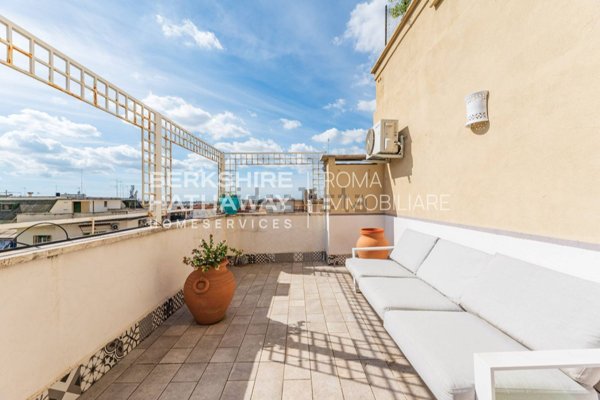 appartamento in vendita a Roma in zona Appio Latino