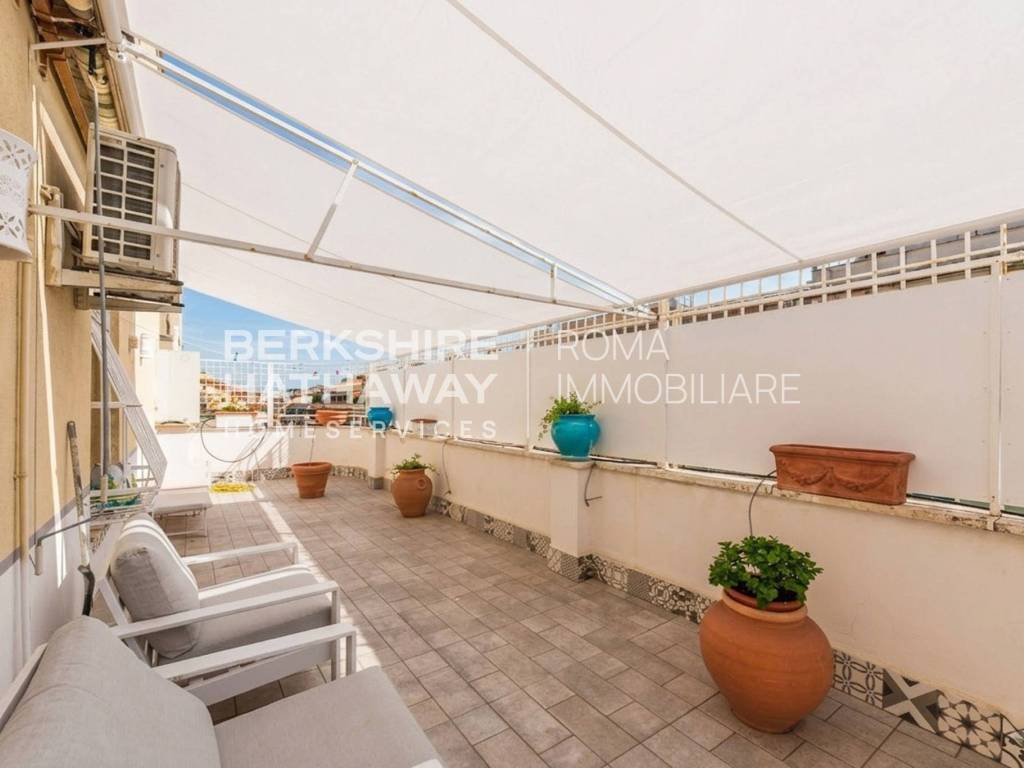 appartamento in vendita a Roma in zona Appio Latino