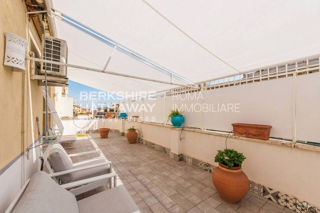 appartamento in vendita a Roma in zona Appio Latino