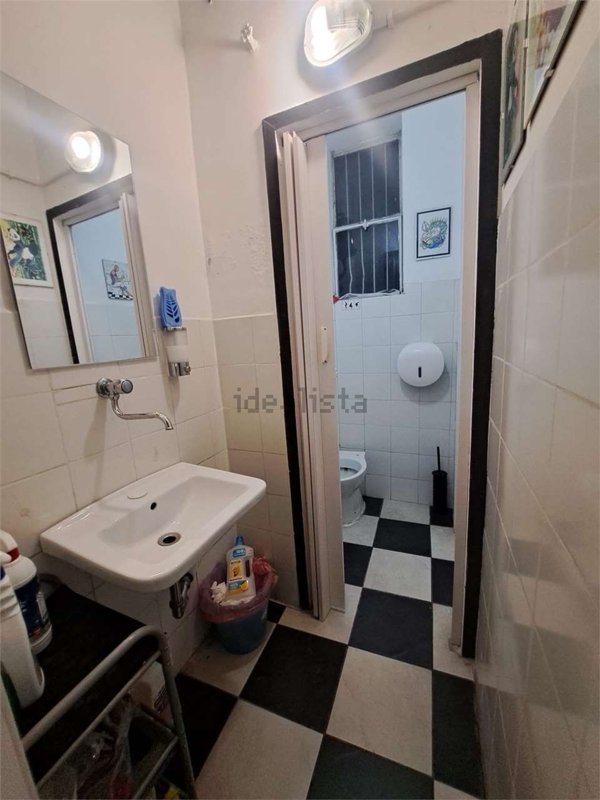 locale commerciale in vendita a Roma in zona Prenestino-Centocelle