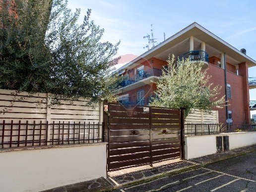 appartamento in vendita a Roma in zona Torre Gaia
