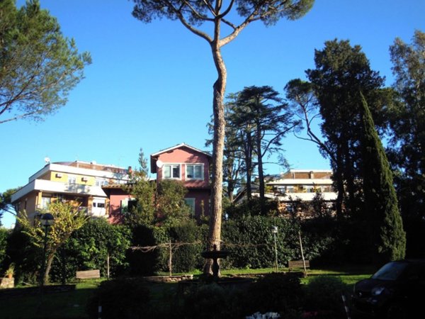 appartamento in vendita a Roma in zona Tomba di Nerone