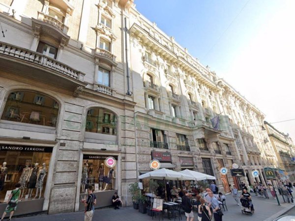 appartamento in vendita a Roma in zona Trevi-Colonna