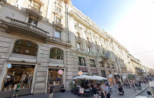 appartamento in vendita a Roma in zona Trevi-Colonna