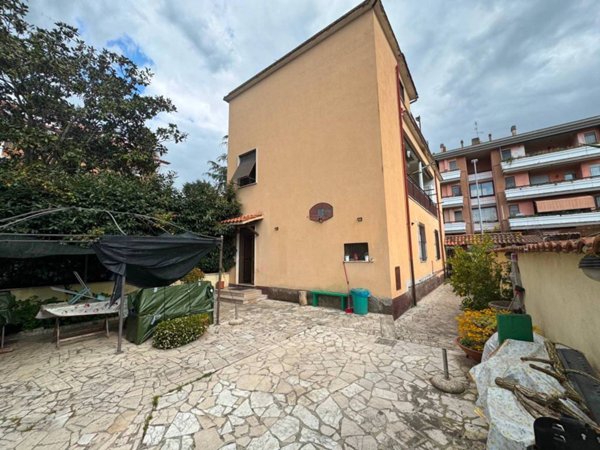 appartamento in vendita a Roma in zona Castel di Leva