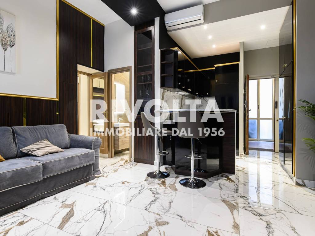 appartamento in vendita a Roma in zona Trevi-Colonna