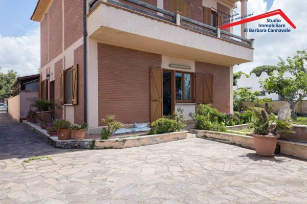 casa indipendente in vendita a Roma in zona Infernetto