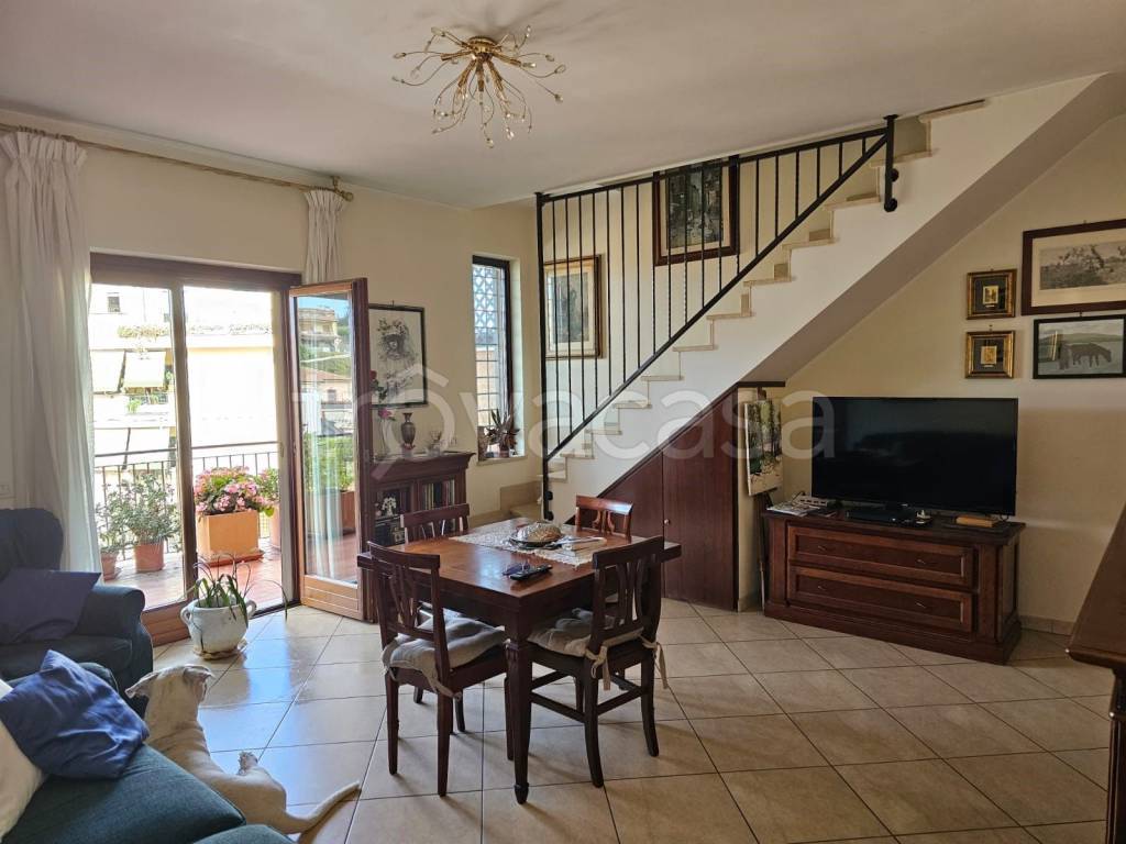 appartamento in vendita a Roma in zona Pantan Monastero