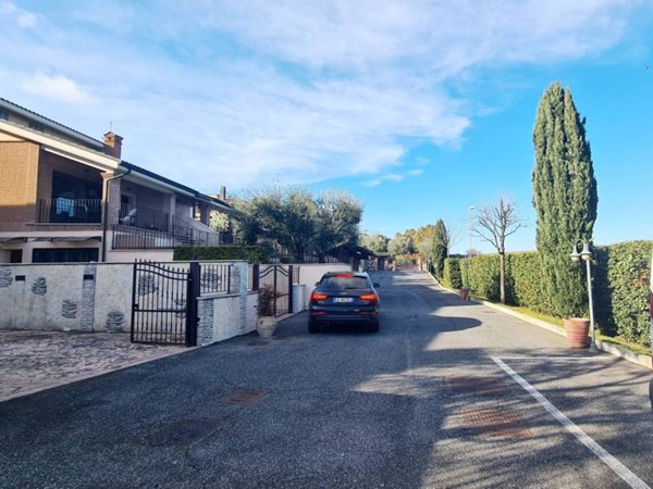 casa indipendente in vendita a Roma in zona Castel di Leva