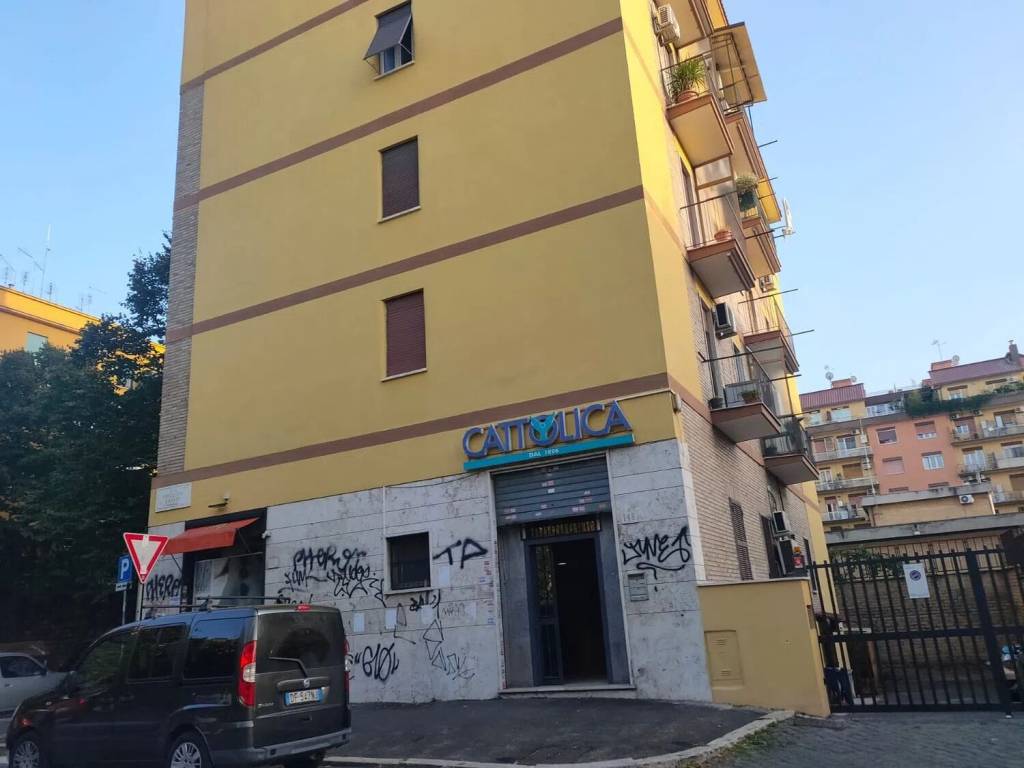 negozio in vendita a Roma in zona Prenestino-Centocelle