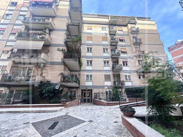 appartamento in vendita a Roma in zona Ardeatino