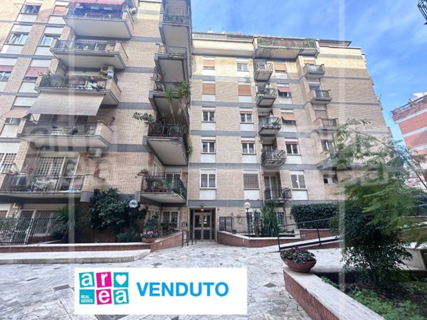 appartamento in vendita a Roma in zona Ostiense