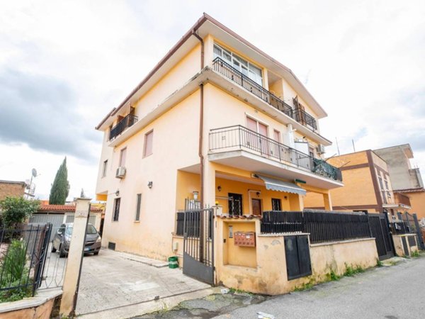 appartamento in vendita a Roma in zona Borghesiana