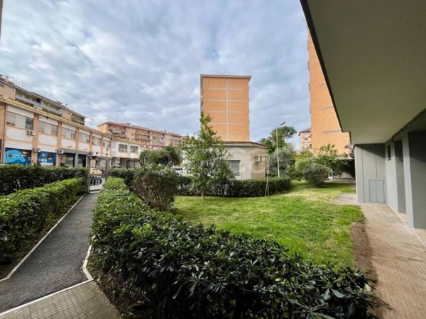 appartamento in vendita a Roma in zona Torre Spaccata