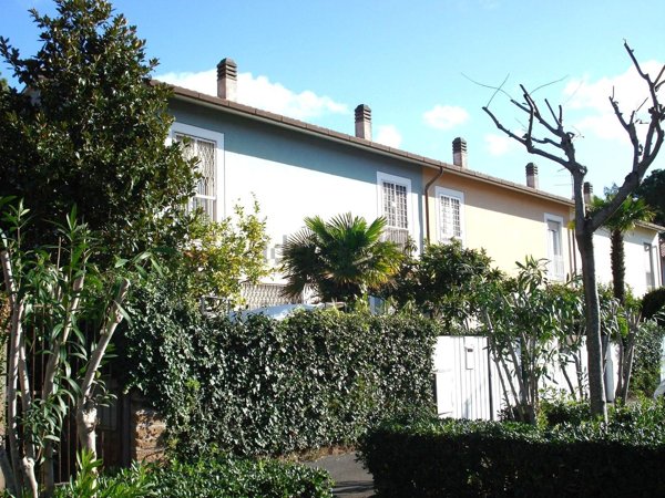 casa indipendente in vendita a Roma in zona Casal Palocco