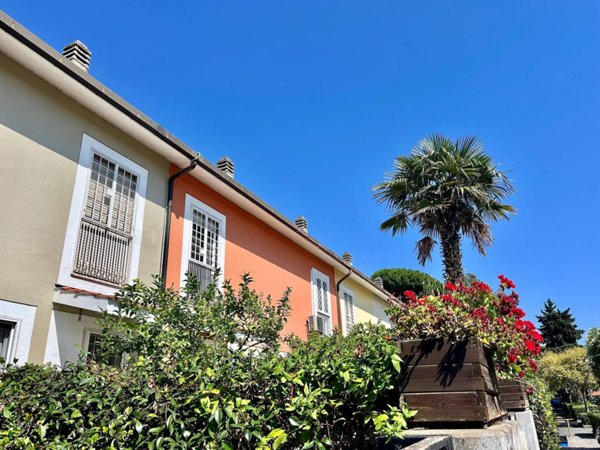 casa indipendente in vendita a Roma in zona Casal Palocco
