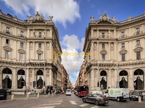 appartamento in vendita a Roma in zona Rione Monti/Campitelli