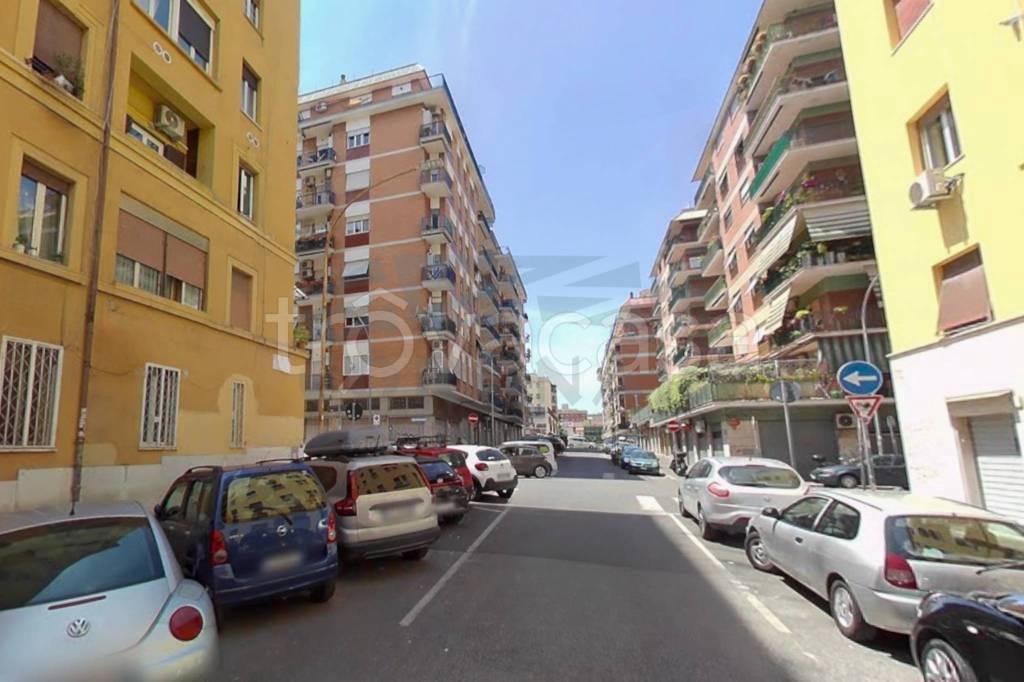 negozio in vendita a Roma in zona Prenestino-Labicano