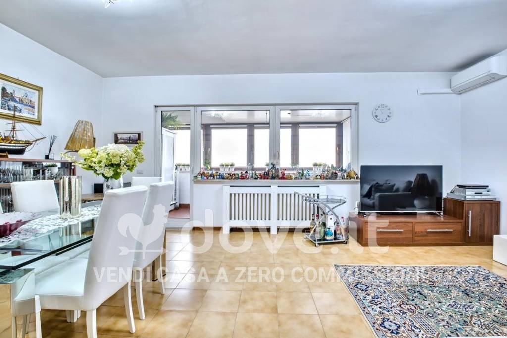 appartamento in vendita a Roma in zona Ardeatino