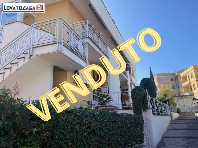 casa indipendente in vendita a Roma in zona Torre Angela