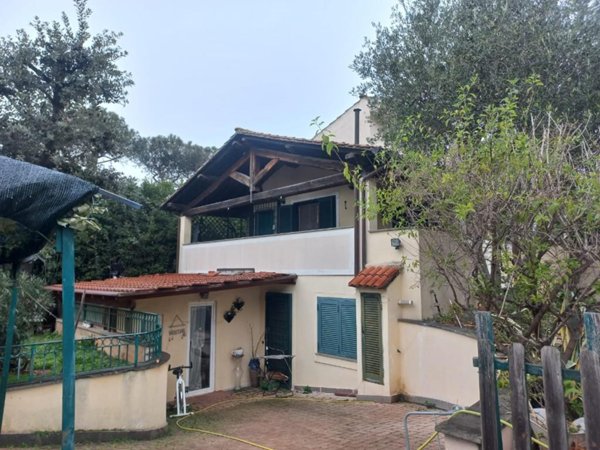 casa indipendente in vendita a Roma in zona Massimina/Casal Lumbroso