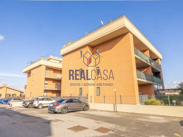 appartamento in vendita a Roma in zona Lunghezza