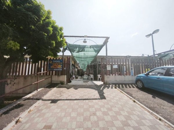 locale commerciale in vendita a Roma in zona Casalotti