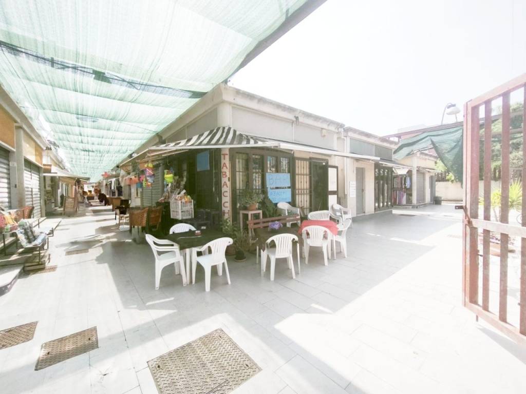 negozio in vendita a Roma in zona Casalotti