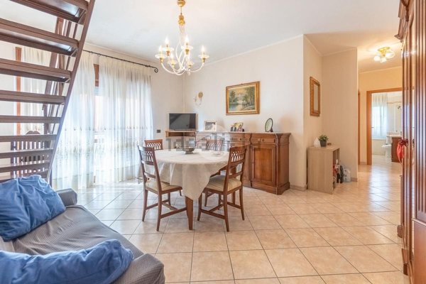 appartamento in vendita a Roma in zona Lunghezza