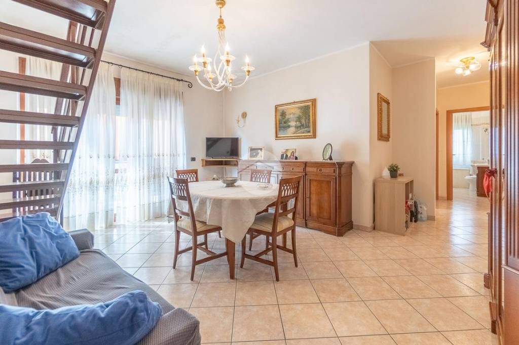 appartamento in vendita a Roma in zona Lunghezza