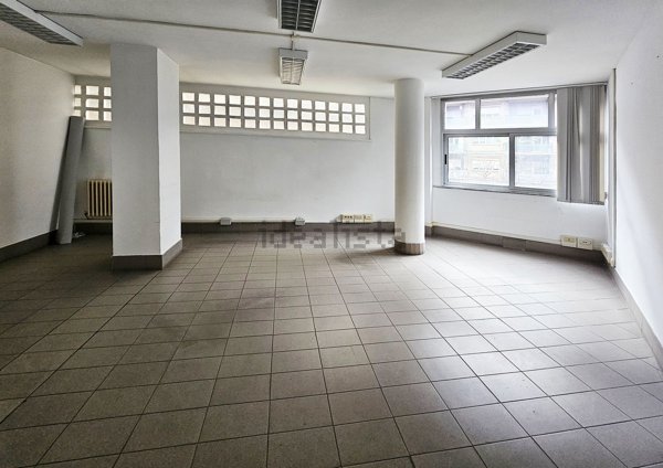 ufficio in vendita a Roma in zona Portuense