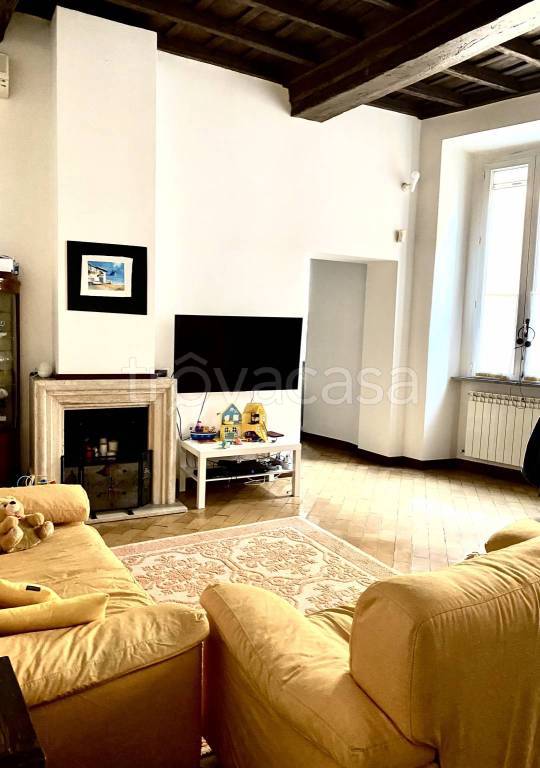 appartamento in vendita a Roma in zona Rione Regola