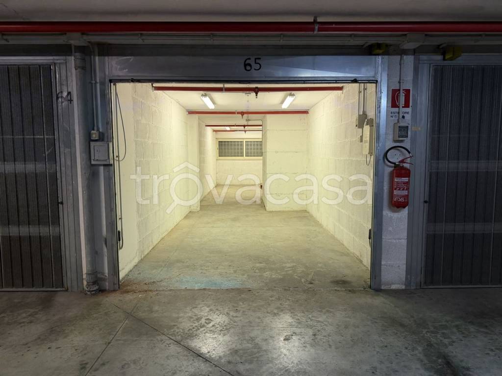 locale di sgombero in vendita a Roma in zona Tor di Quinto