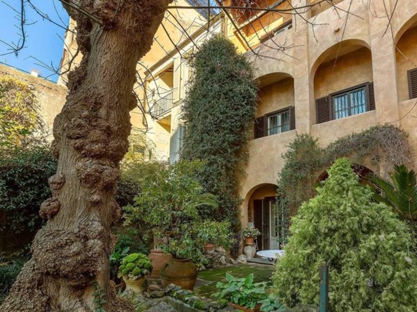 intera palazzina in vendita a Roma in zona Trastevere