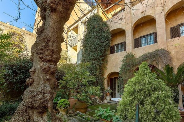 intera palazzina in vendita a Roma in zona Trastevere
