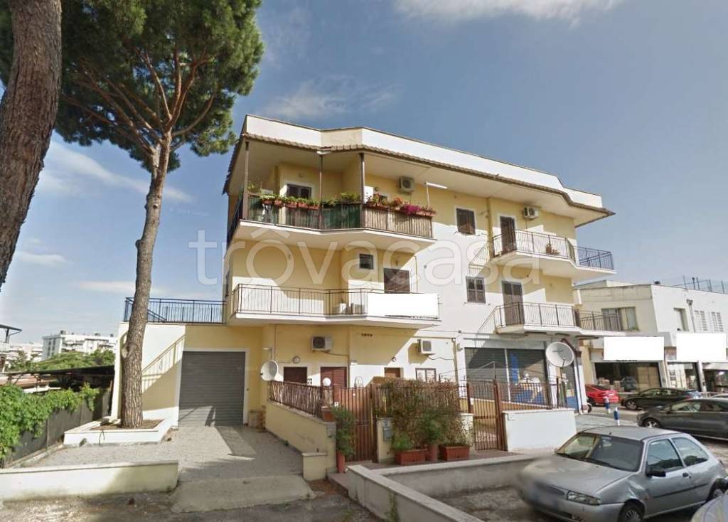 appartamento in vendita a Roma in zona Osteria del Curato