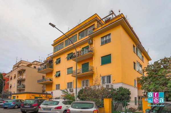 appartamento in vendita a Roma in zona Tuscolano