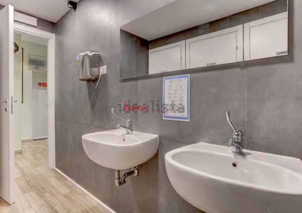 locale commerciale in vendita a Roma in zona Celio