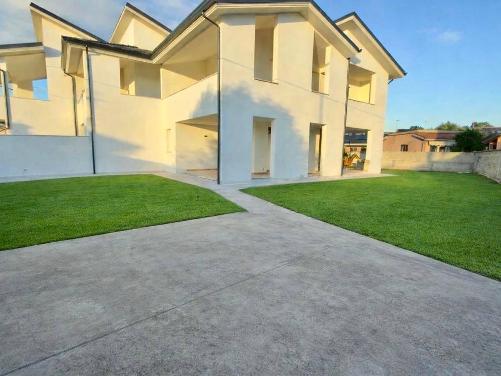 casa indipendente in vendita a Roma in zona Casal Palocco