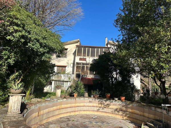 casa indipendente in vendita a Roma in zona Selvotta