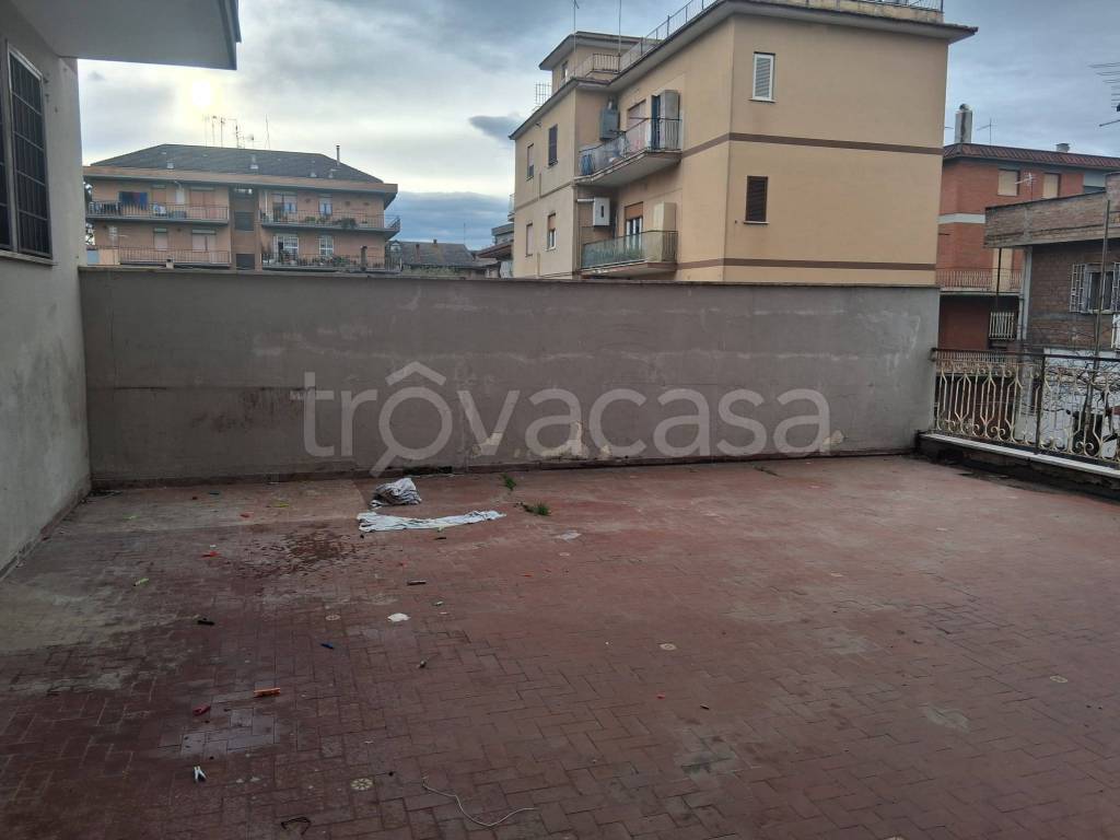 appartamento in vendita a Roma in zona Torre Angela
