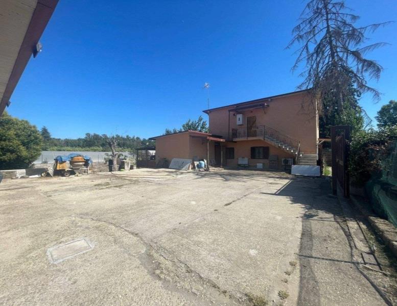 casa indipendente in vendita a Roma in zona Pantan Monastero