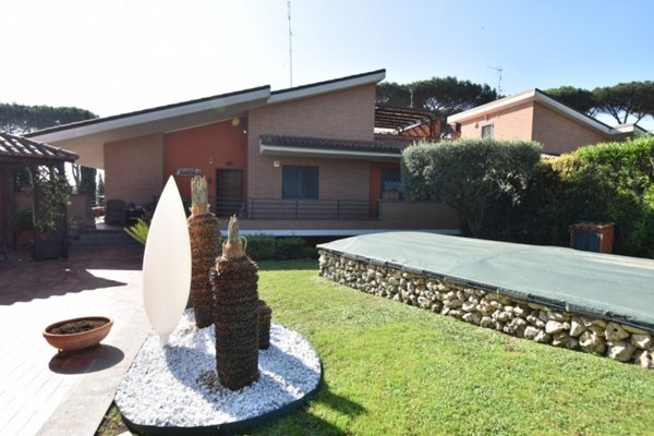 casa indipendente in vendita a Roma in zona Massimina/Casal Lumbroso