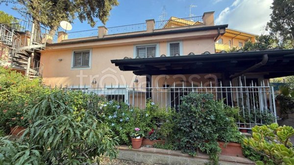casa indipendente in vendita a Roma in zona Appio Pignatelli