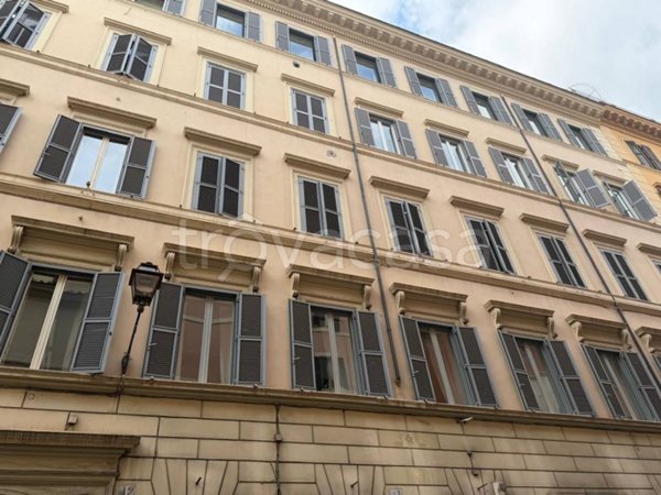 appartamento in vendita a Roma in zona Trevi-Colonna