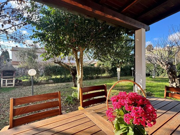 casa indipendente in vendita a Roma in zona Infernetto