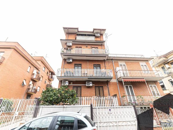 appartamento in vendita a Roma in zona Tor Bella Monaca