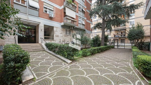 appartamento in vendita a Roma in zona EUR