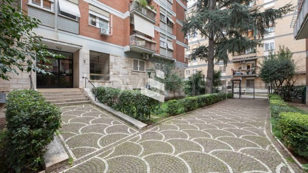 appartamento in vendita a Roma in zona EUR