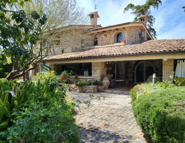 casa indipendente in vendita a Roma in zona Infernetto